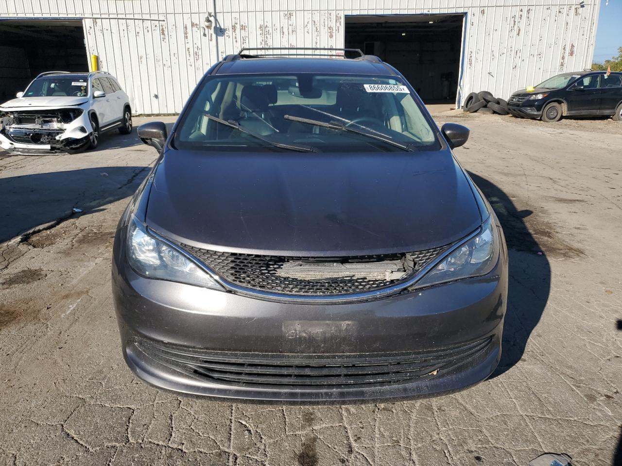 2020 Chrysler Voyager Lxi - Фото 5