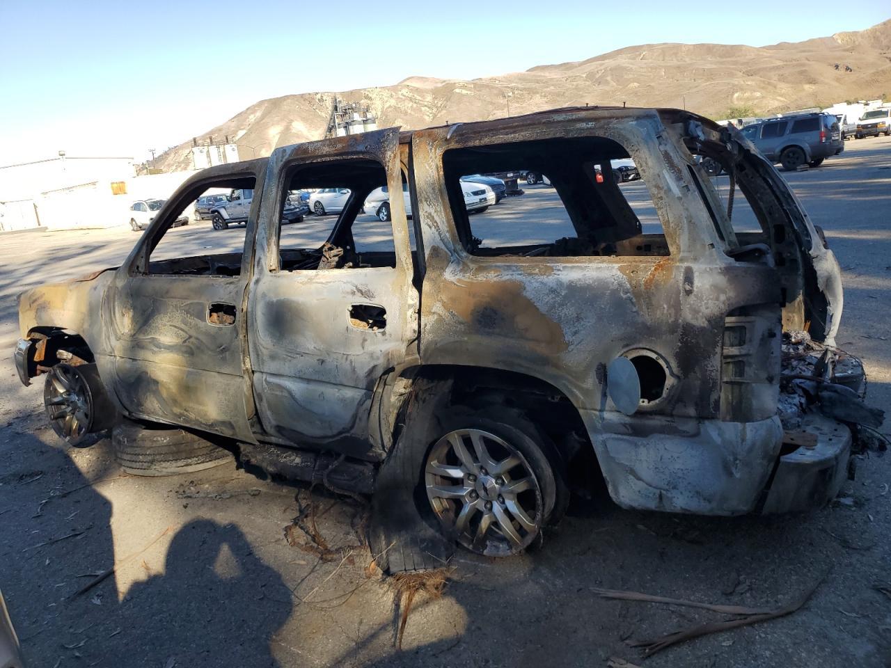 2001 GMC Yukon - Image 2