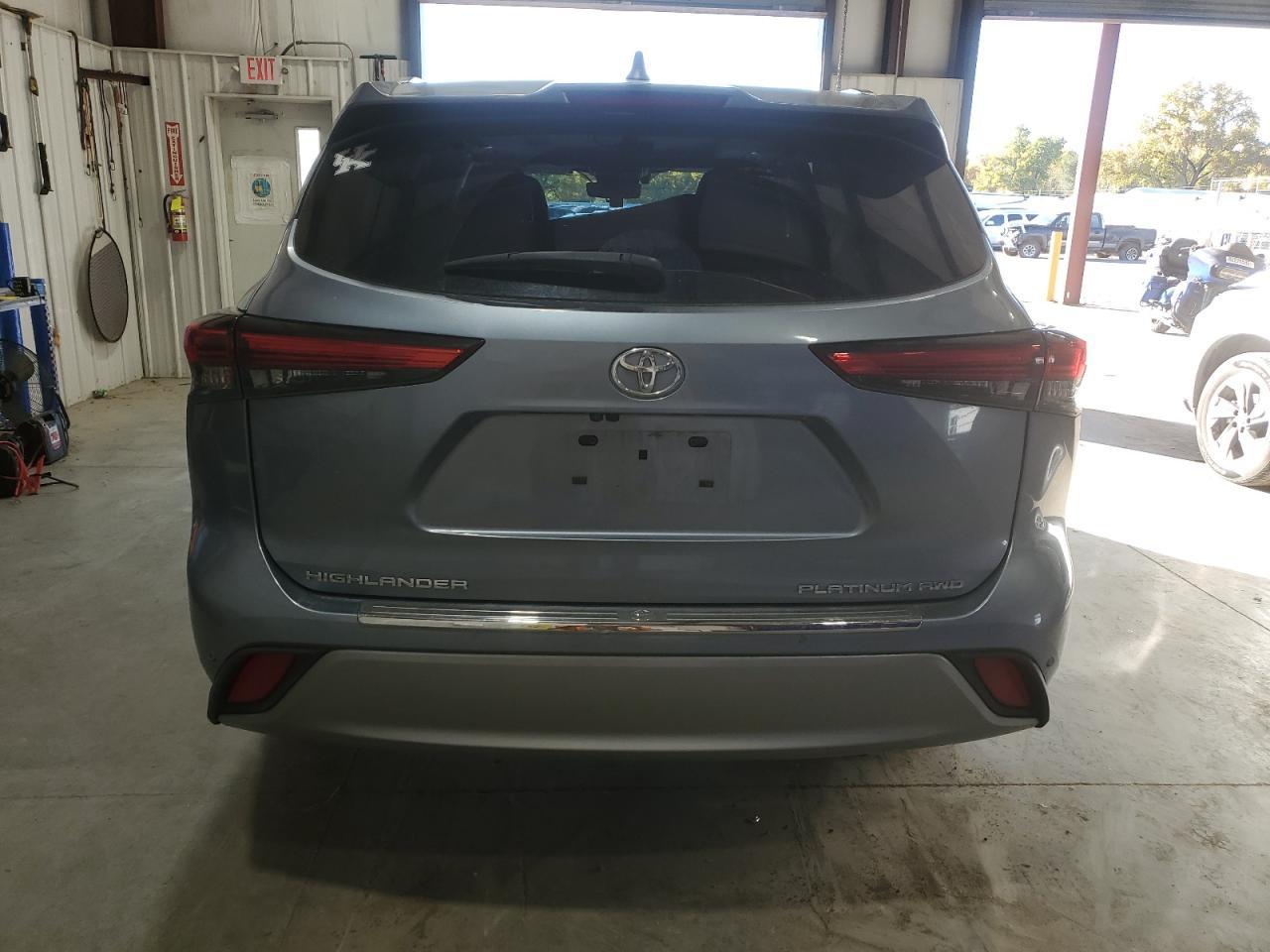 2020 Toyota Highlander Platinum - Image 6