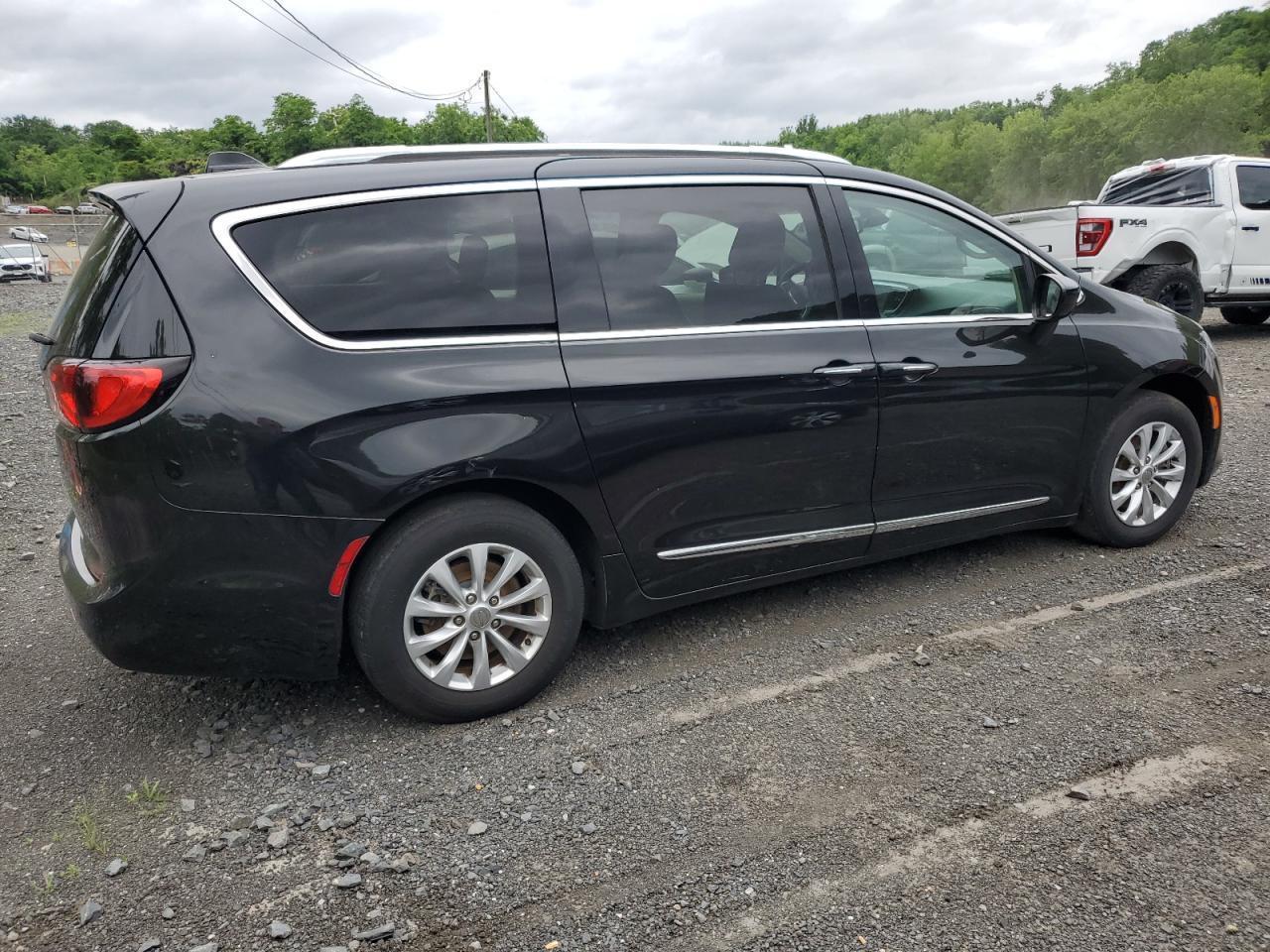 2018 Chrysler Pacifica Touring L - Фото 3