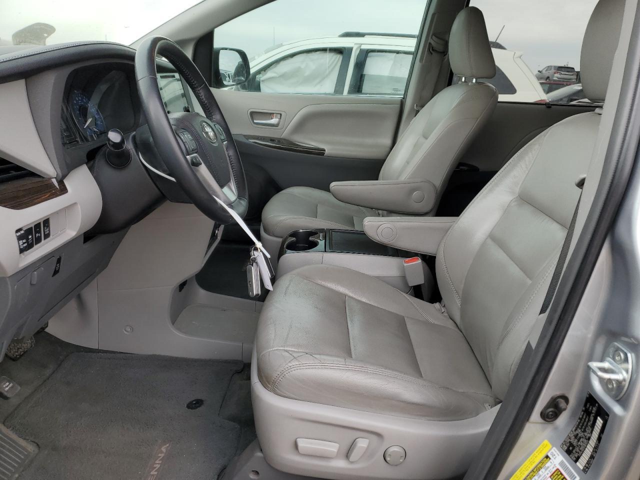 2015 Toyota Sienna Xle - Image 7