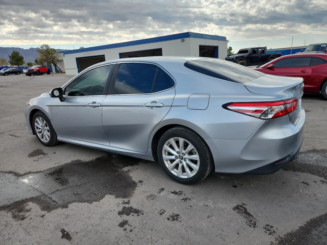 2018 Toyota Camry L - Фото 2