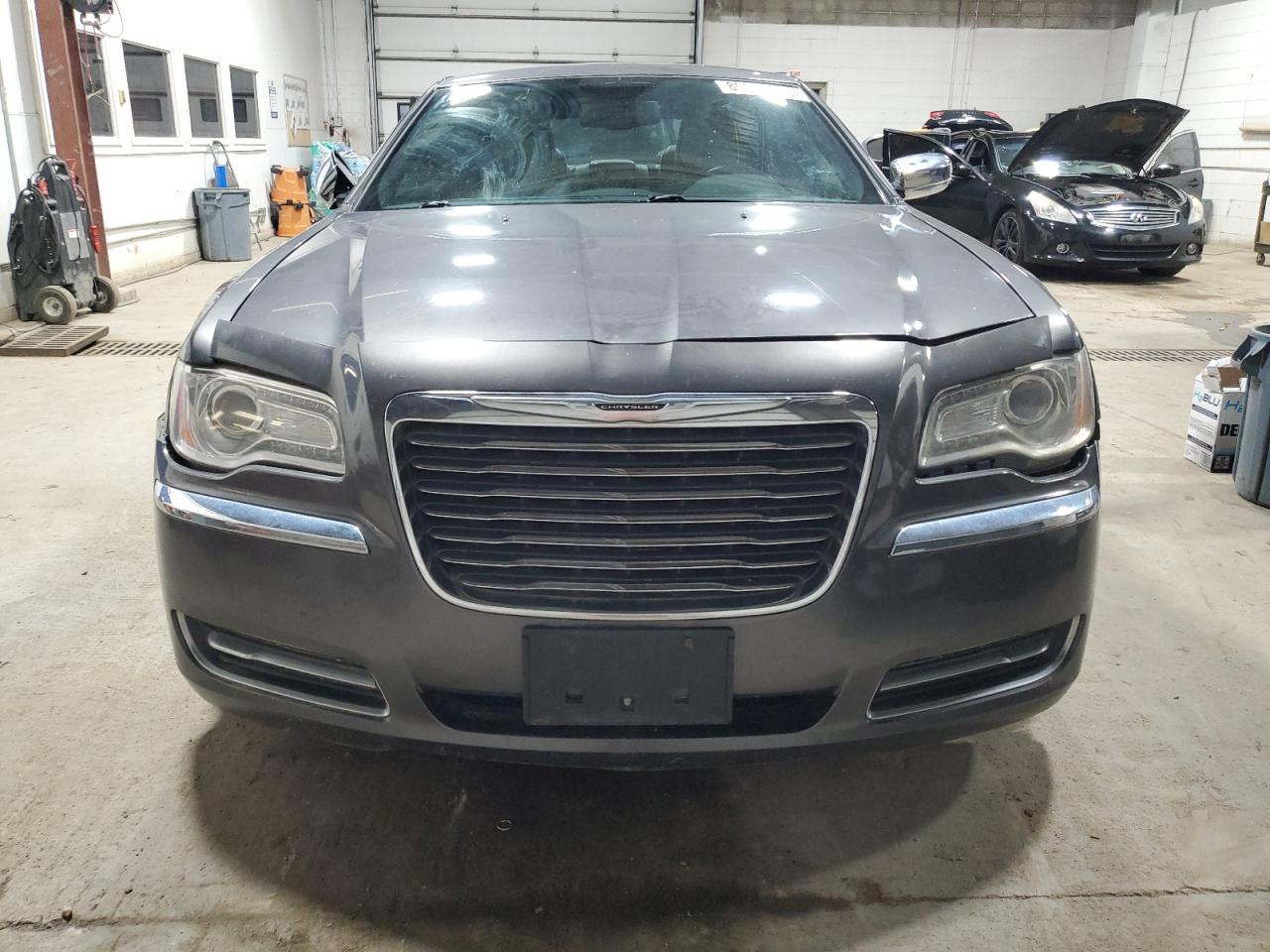 2014 Chrysler 300 - Image 5