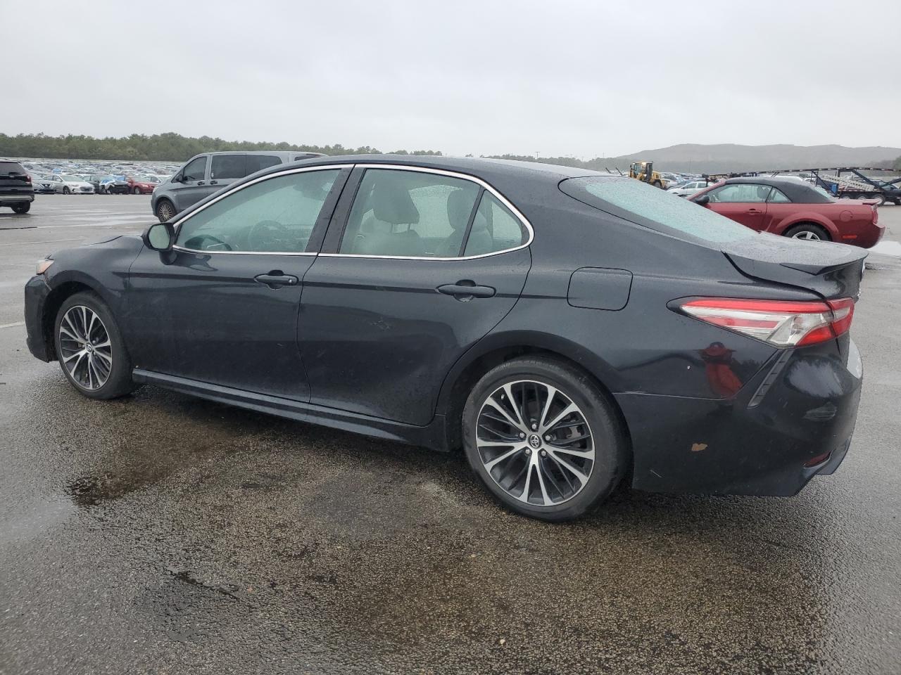 2018 Toyota Camry L - Image 2