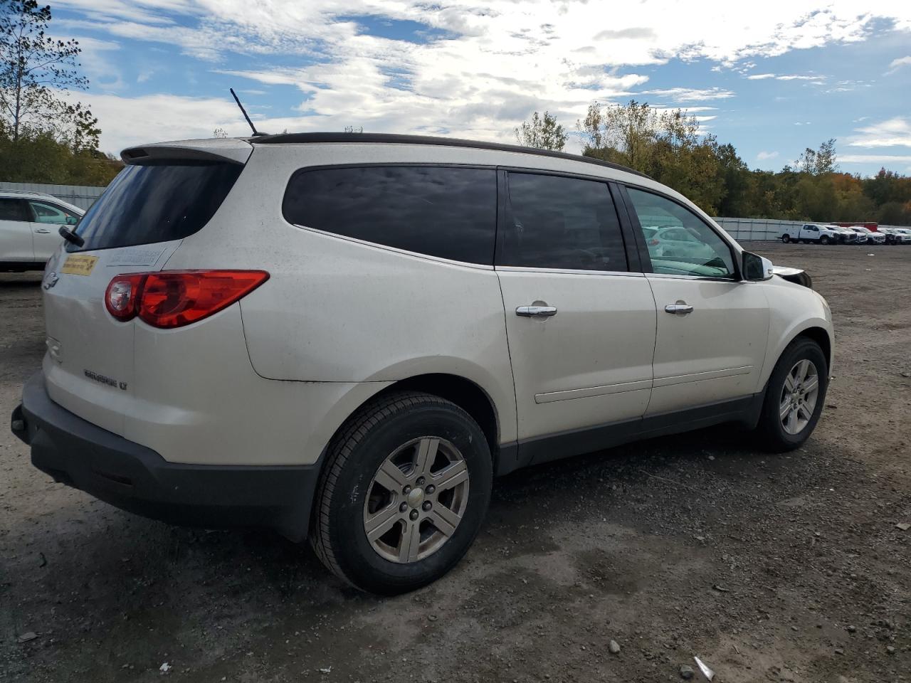 2012 Chevrolet Traverse Lt - Image 3