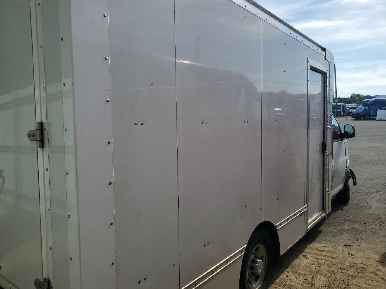 2021 Chevrolet Express G3500 - Фото 3