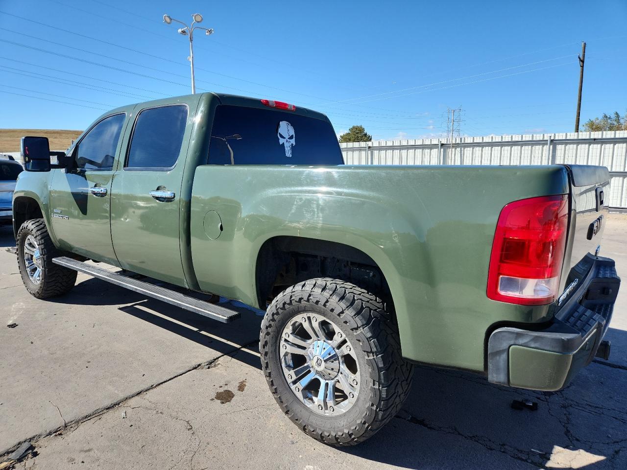 2008 GMC Sierra K2500 Heavy Duty - Image 2