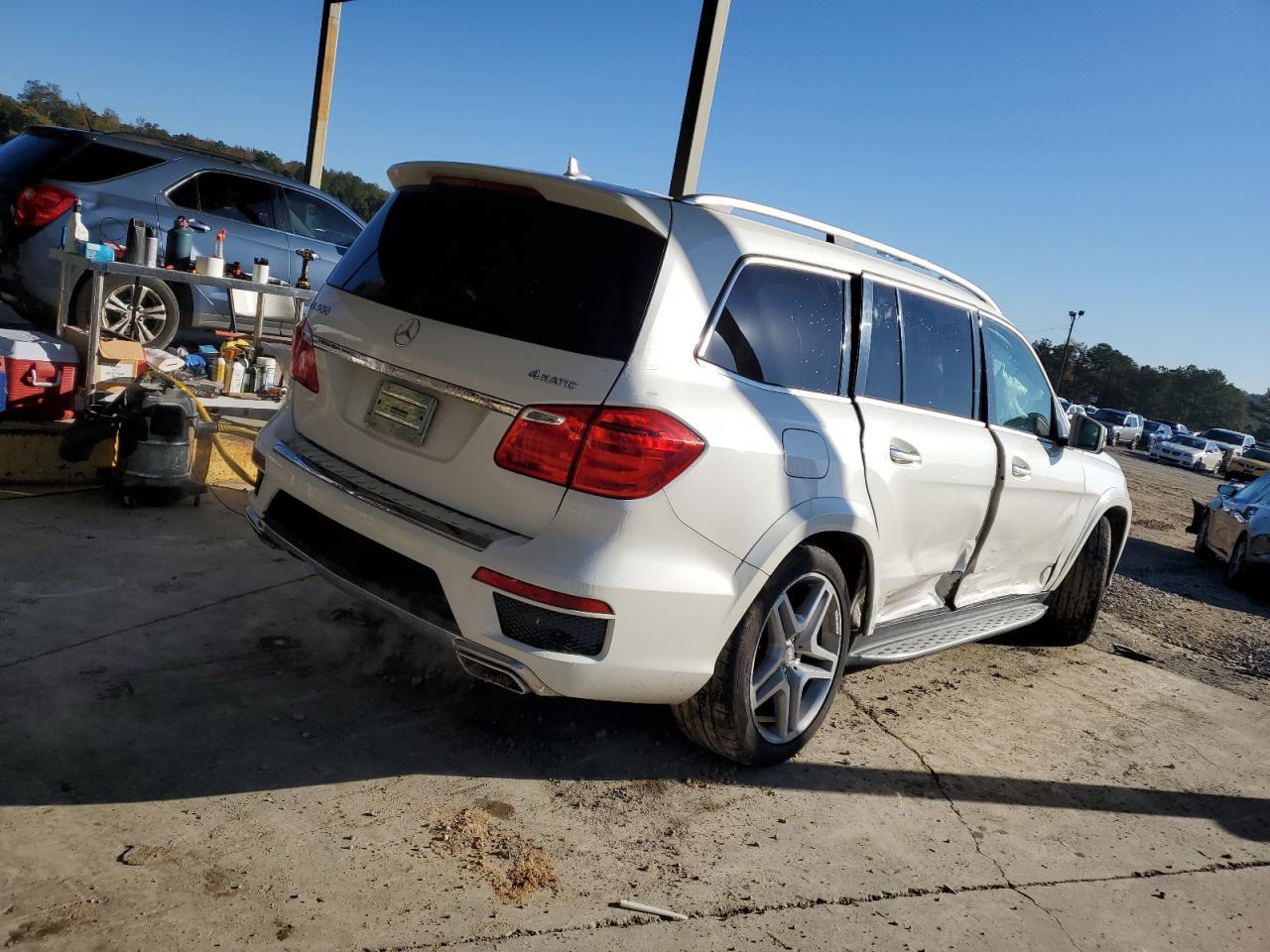 2014 Mercedes-Benz Gl 550 4Matic - Image 3