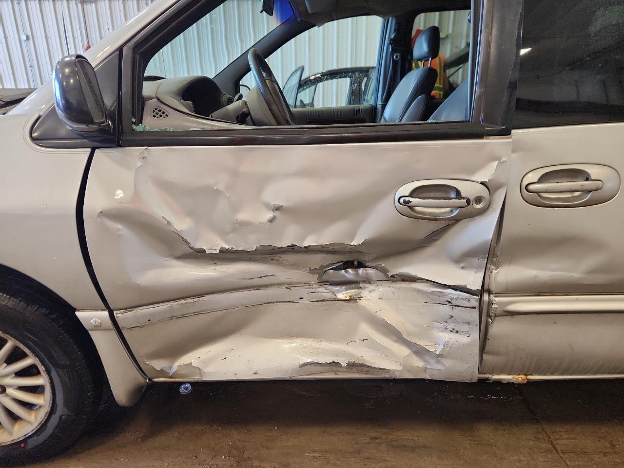 2000 Chrysler Town & Country Lx - Фото 7