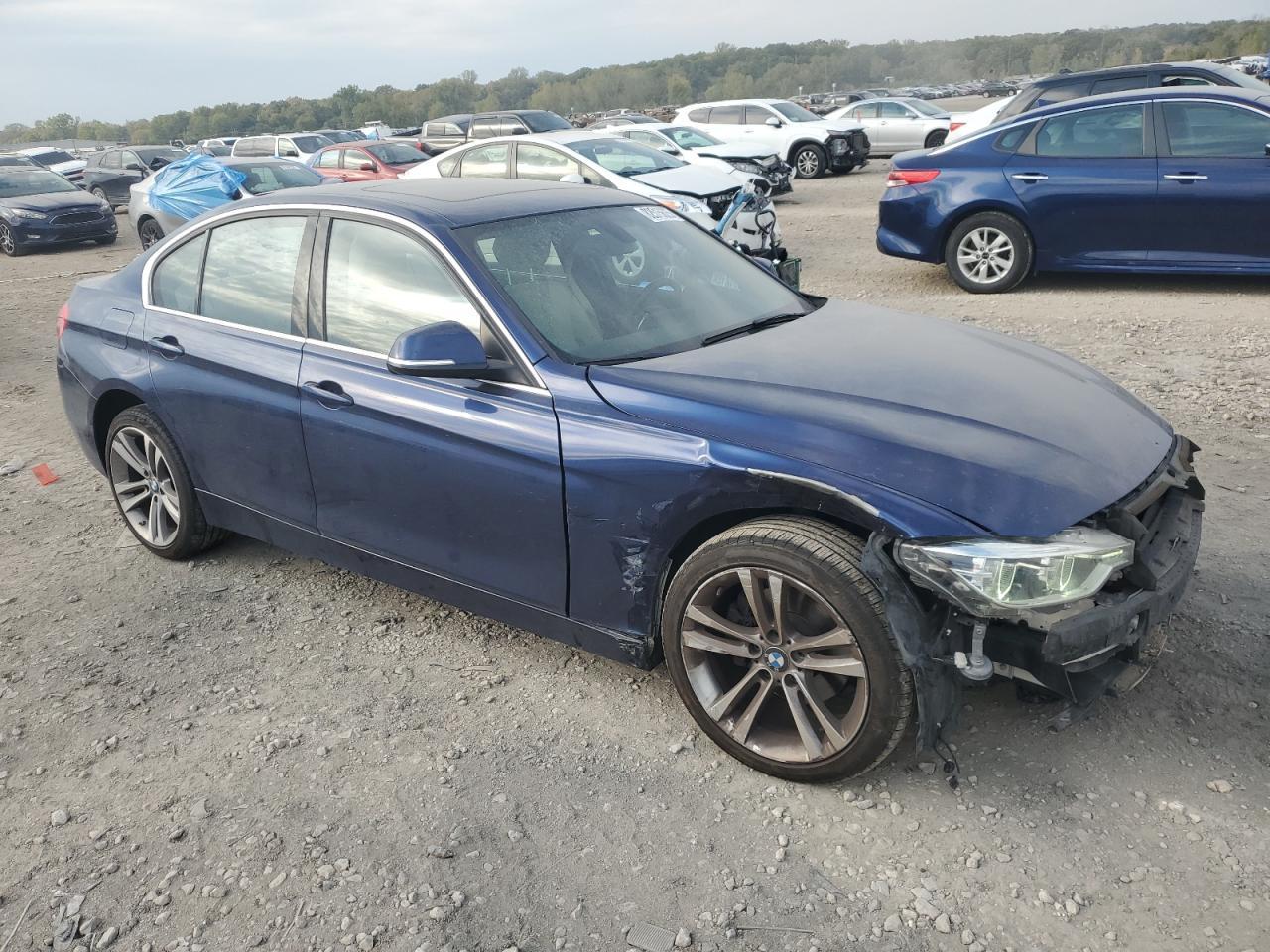 2017 BMW 330 Xi - Фото 4