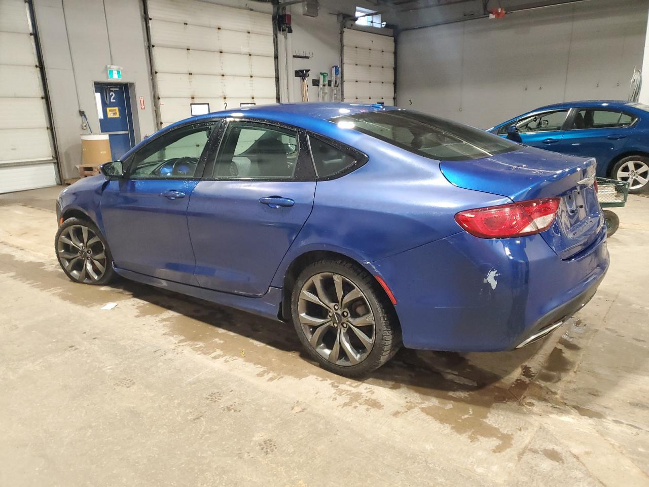 2015 Chrysler 200 S - Фото 2