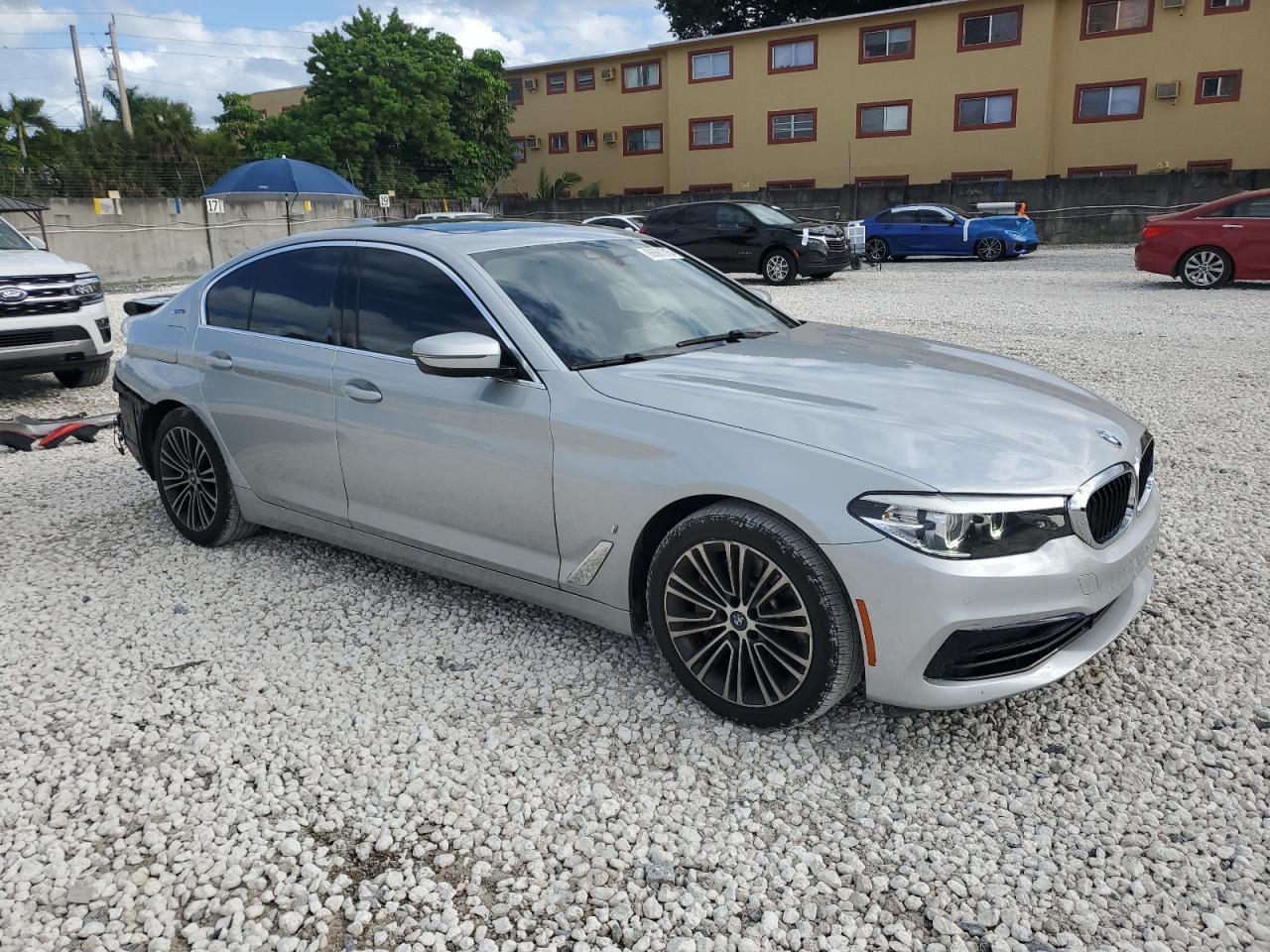 2019 BMW 530E - Image 4