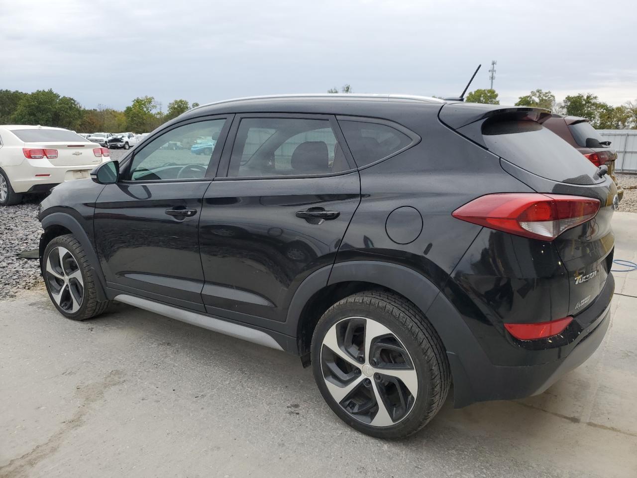 2017 Hyundai Tucson Limited - Image 2
