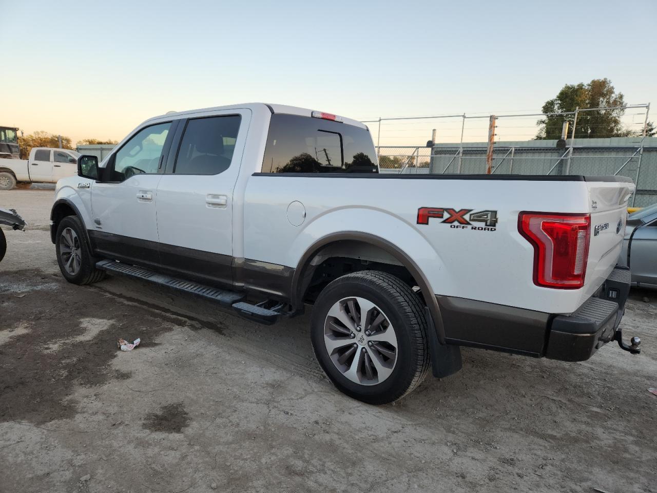 2016 Ford F150 Supercrew - Фото 2