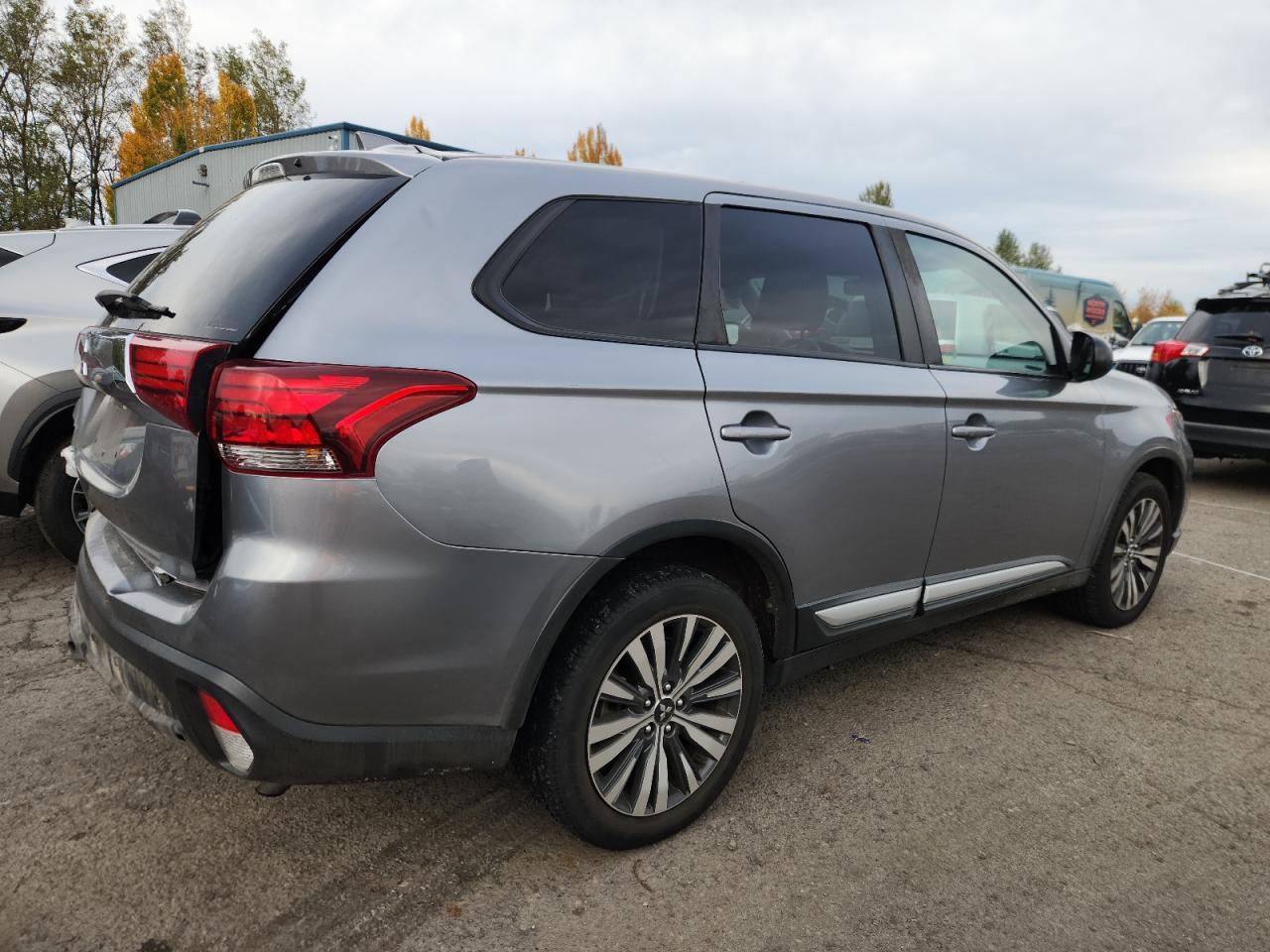 2020 Mitsubishi Outlander Se - Image 3
