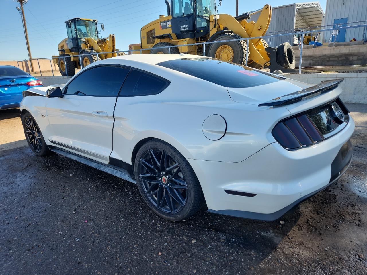 2017 Ford Mustang Gt - Фото 2