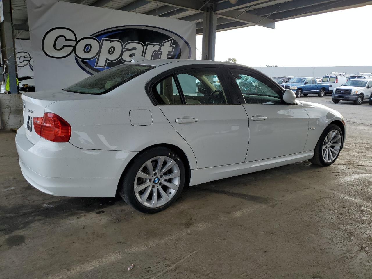2011 BMW 328 I Sulev - Image 3