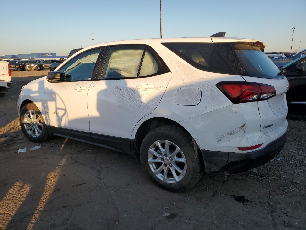 2023 Chevrolet Equinox Ls - Фото 2
