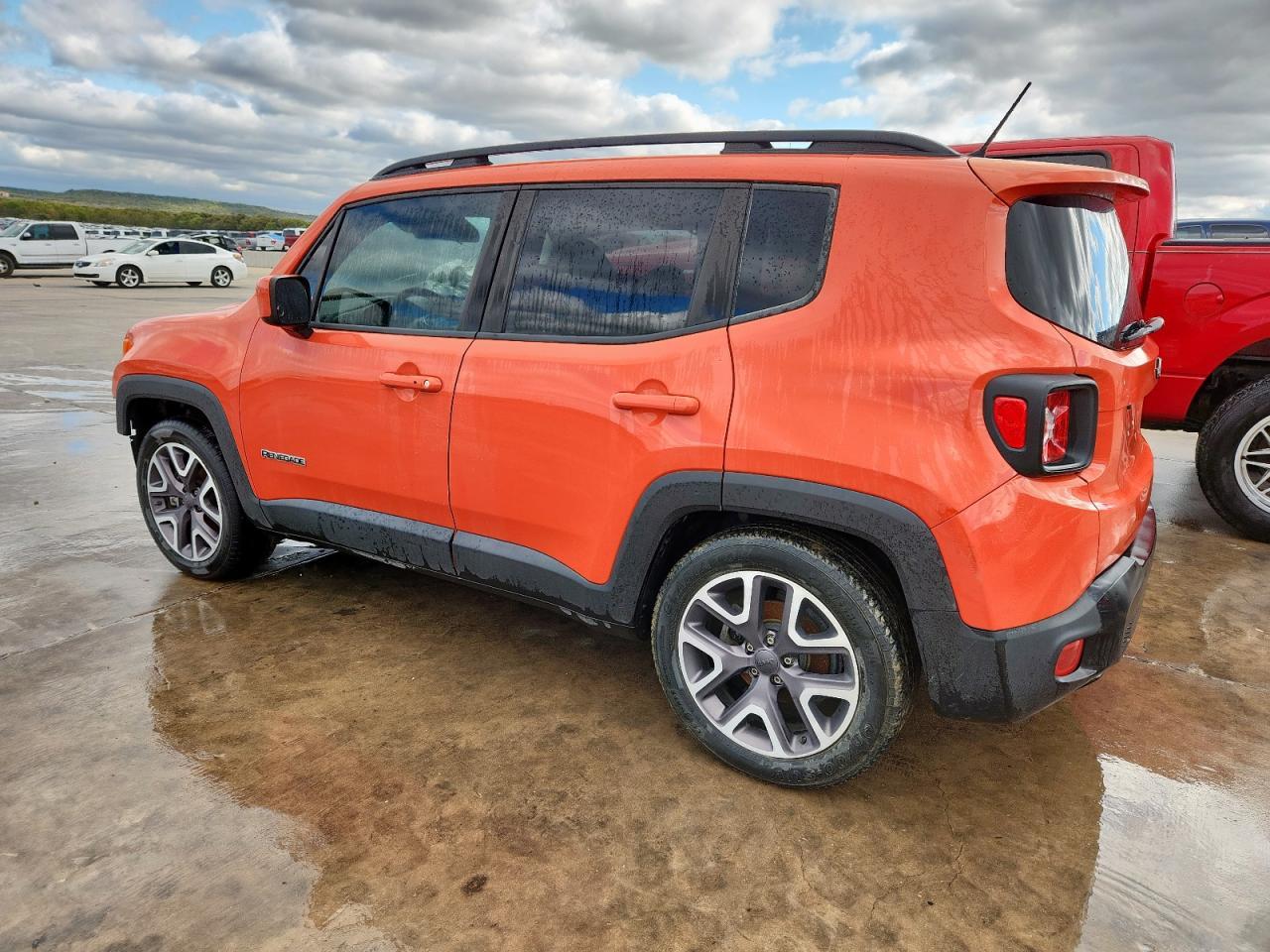 2015 Jeep Renegade Latitude - Image 2