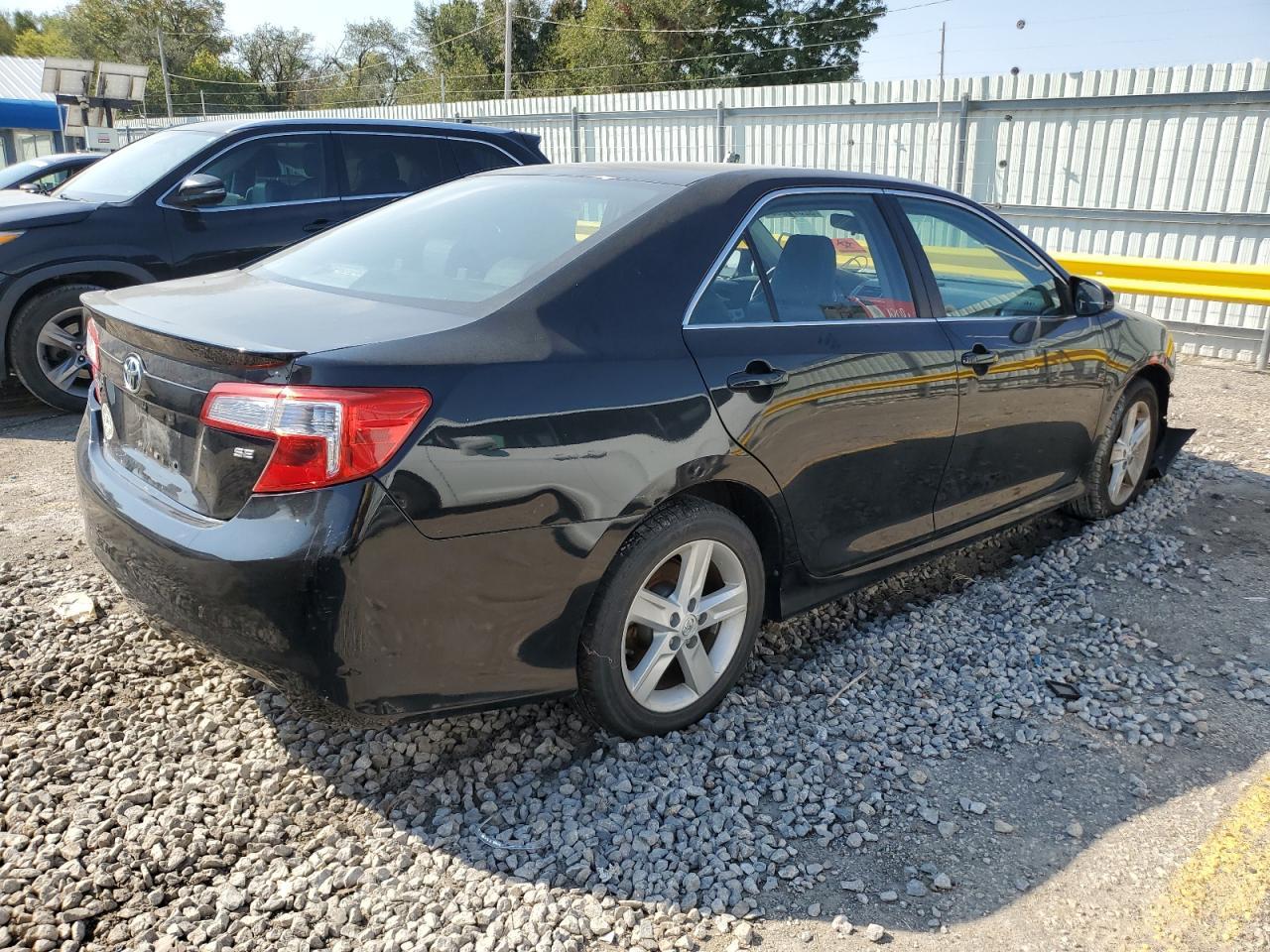2013 Toyota Camry L - Фото 3