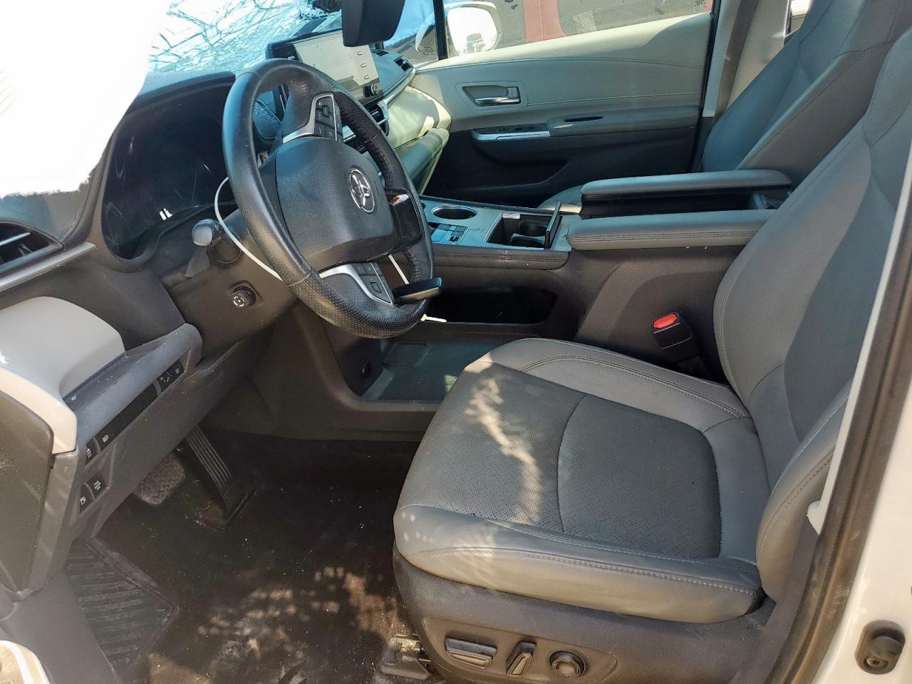 2022 Toyota Sienna Limited - Image 7