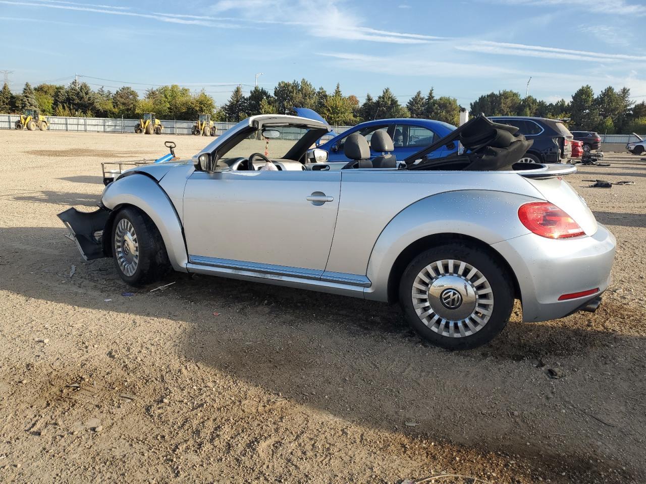 2013 Volkswagen Beetle - Image 2