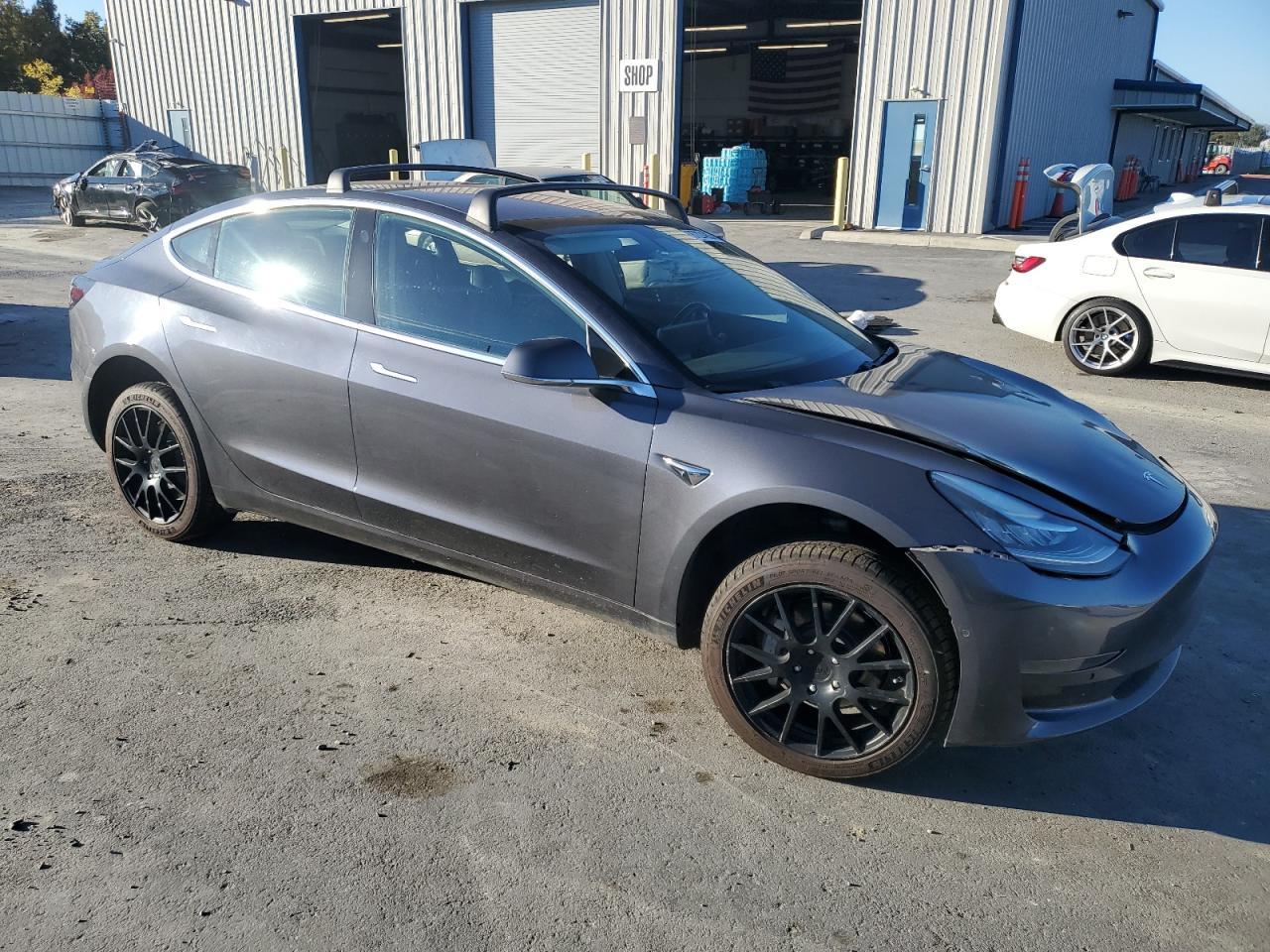 2018 Tesla Model 3 - Фото 4
