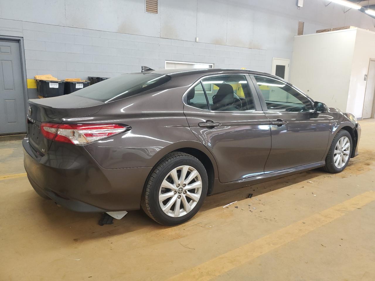 2019 Toyota Camry L - Фото 3