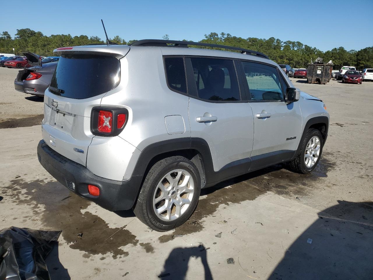 2018 Jeep Renegade Latitude - Image 3
