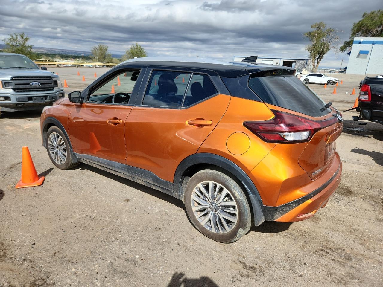 2021 Nissan Kicks Sv - Image 2
