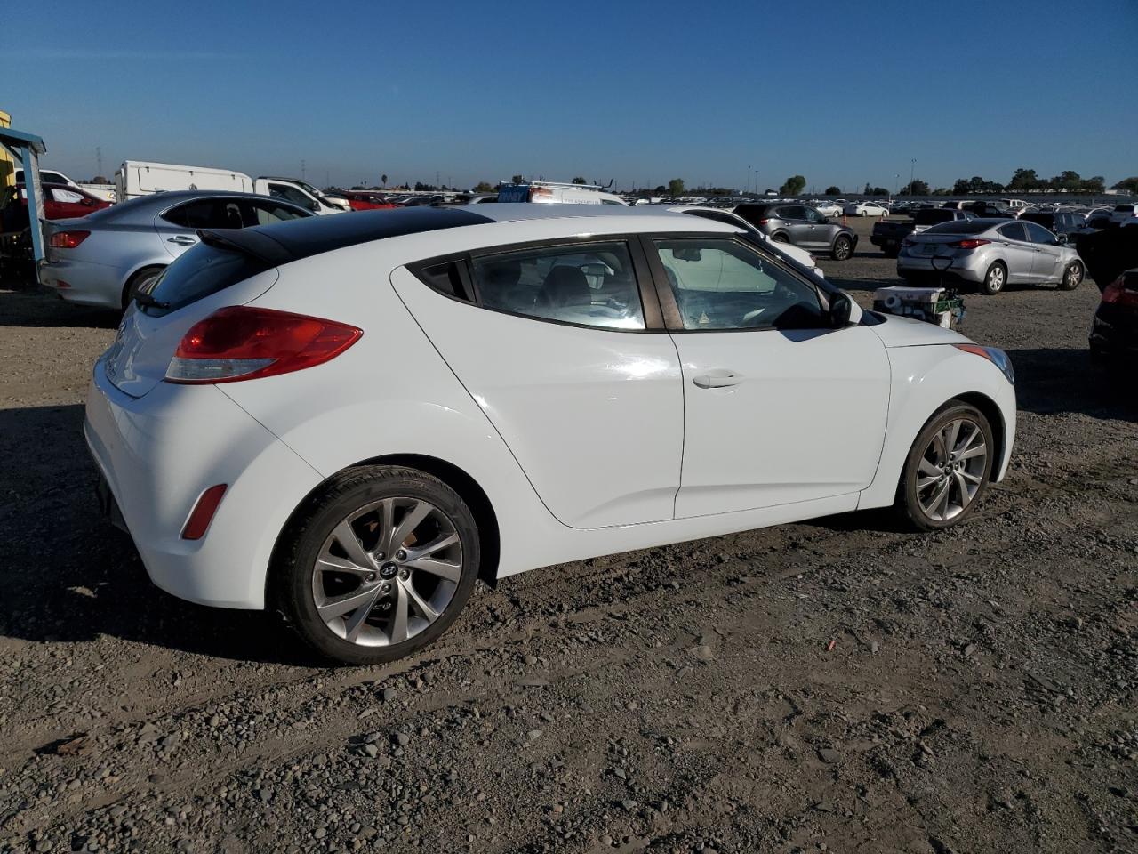 2017 Hyundai Veloster - Image 3