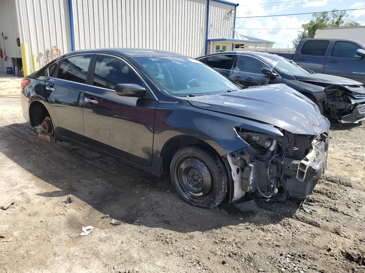 2017 Nissan Altima 2.5 - Image 4