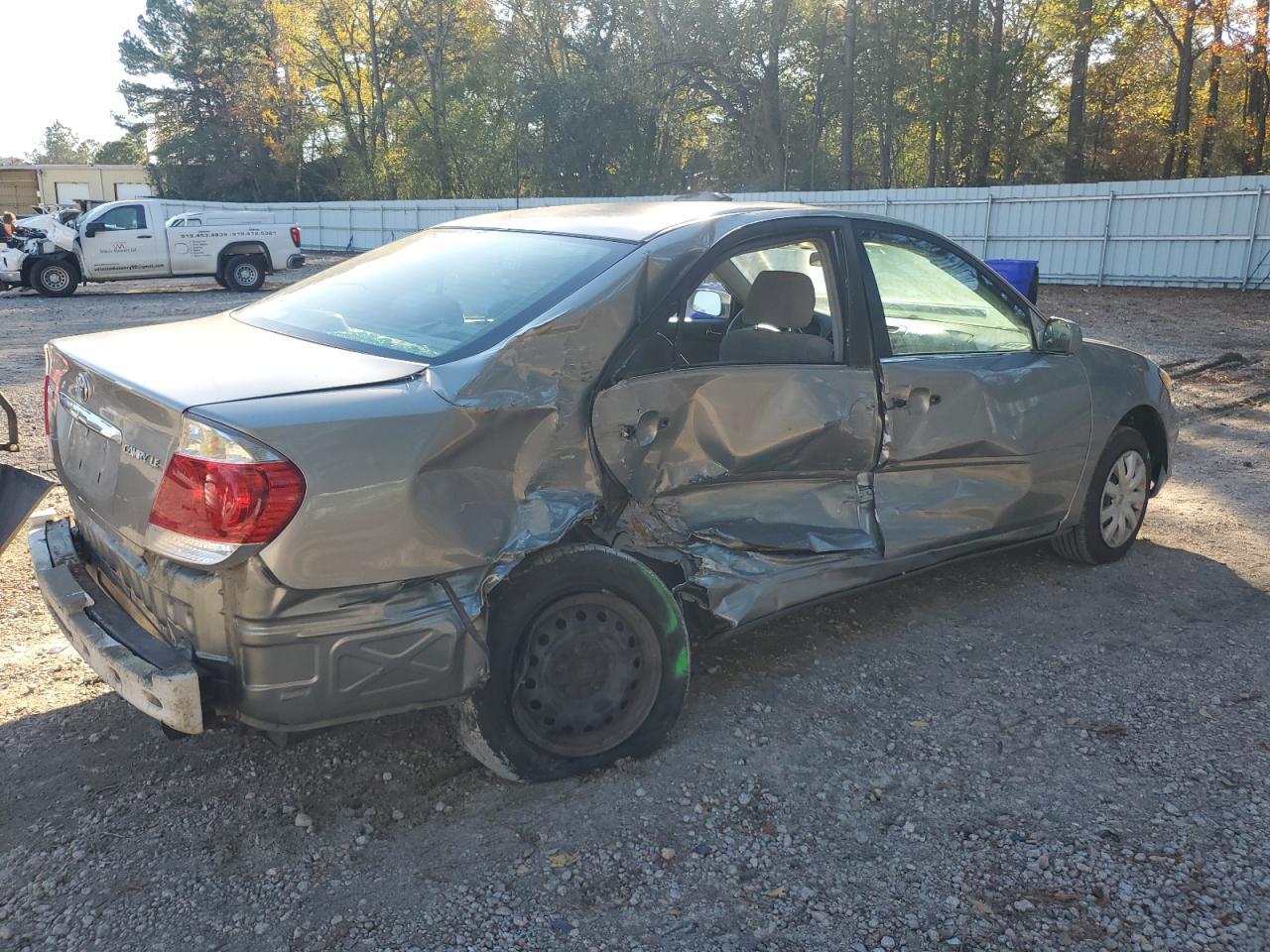 2005 Toyota Camry Le - Image 3