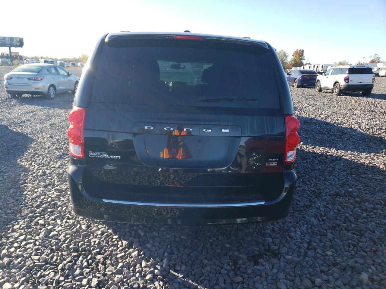 2017 Dodge Grand Caravan - Image 6