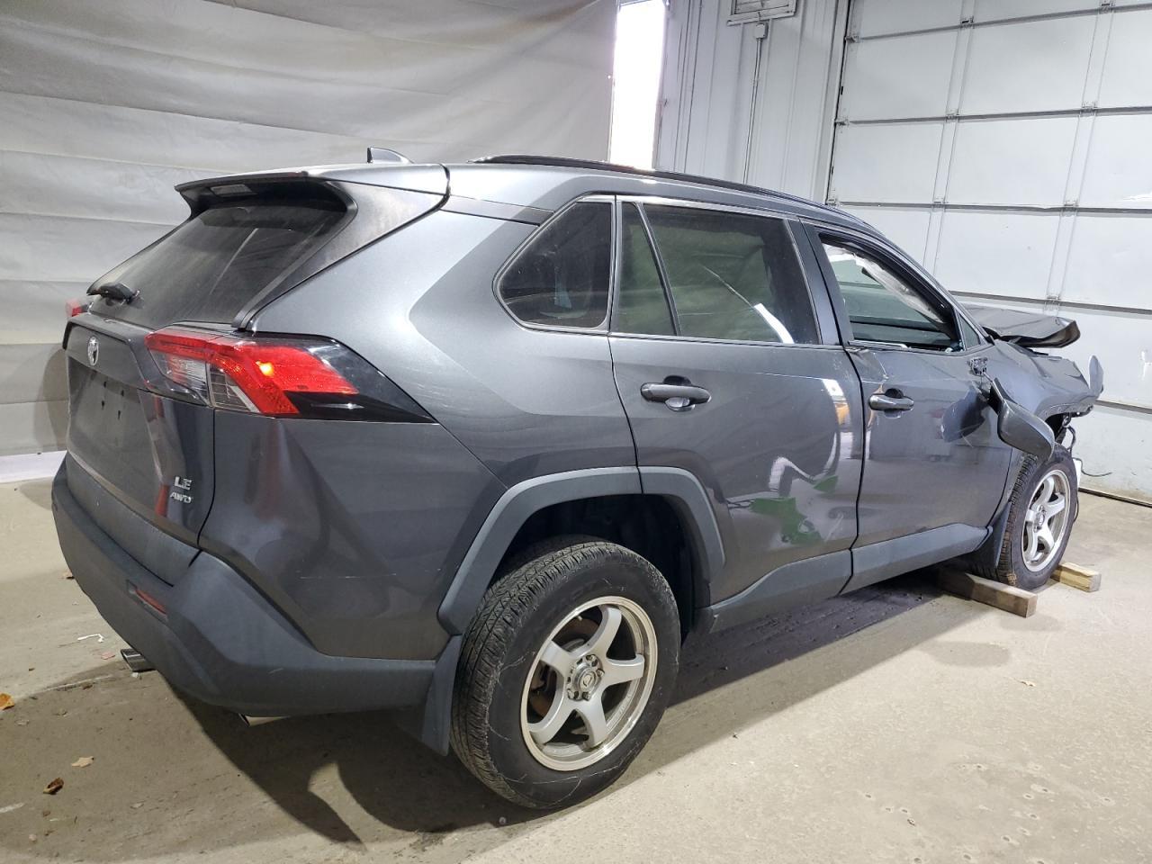 2019 Toyota Rav4 Le - Фото 3