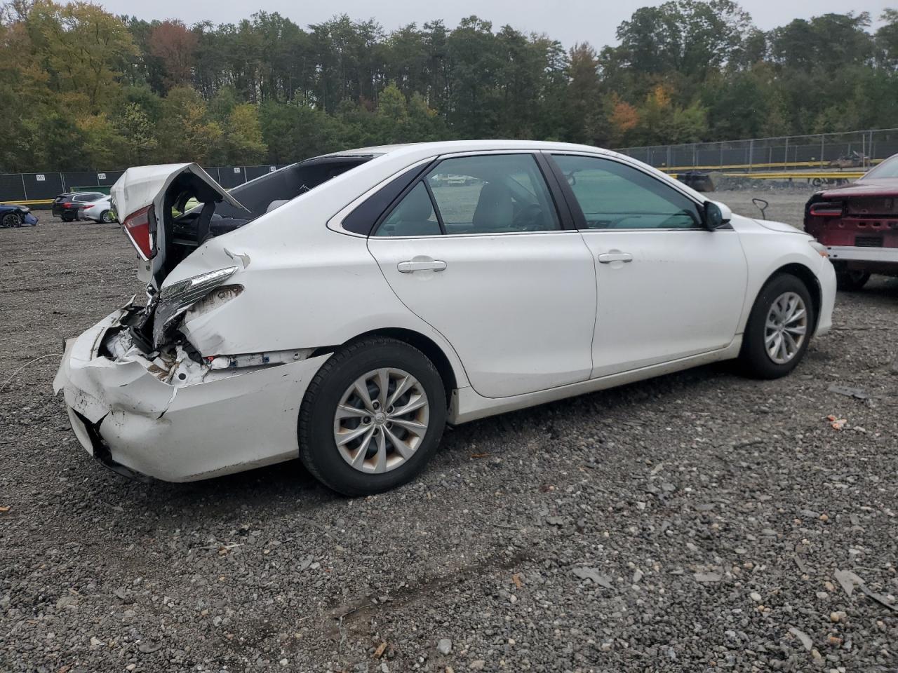 2015 Toyota Camry Le - Фото 3