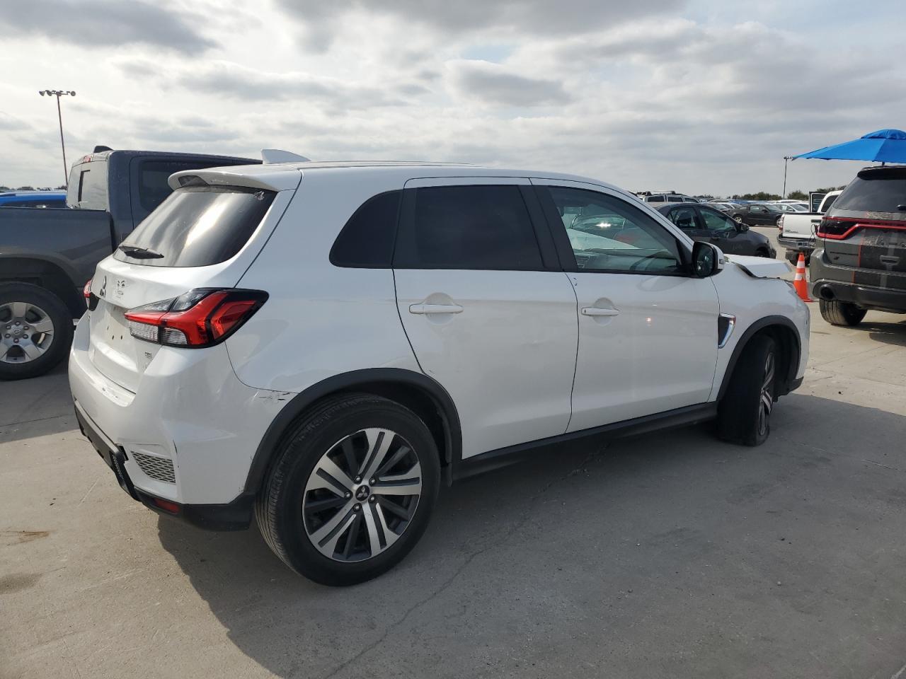 2021 Mitsubishi Outlander Sport Se - Фото 3