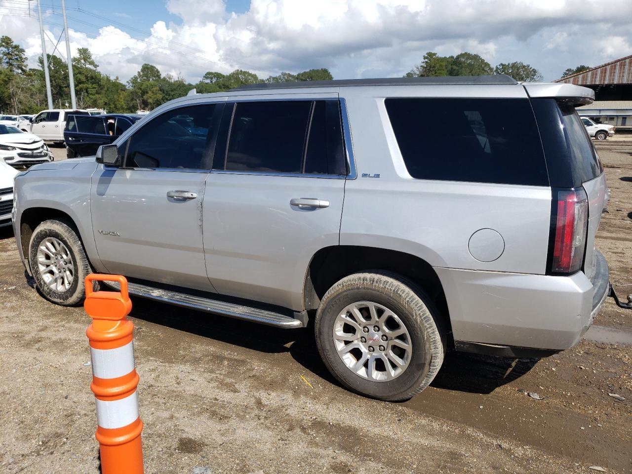 2016 GMC Yukon Sle - Фото 2