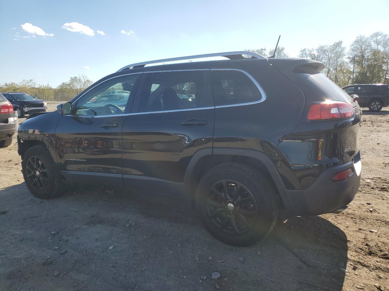 2018 Jeep Cherokee Latitude Plus - Image 2