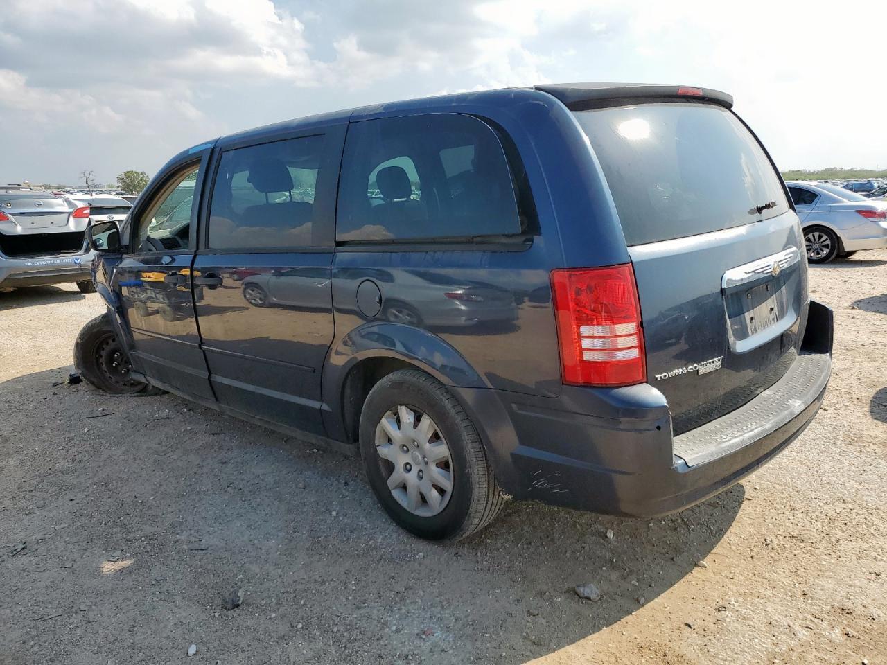 2008 Chrysler Town & Country Lx - Фото 2