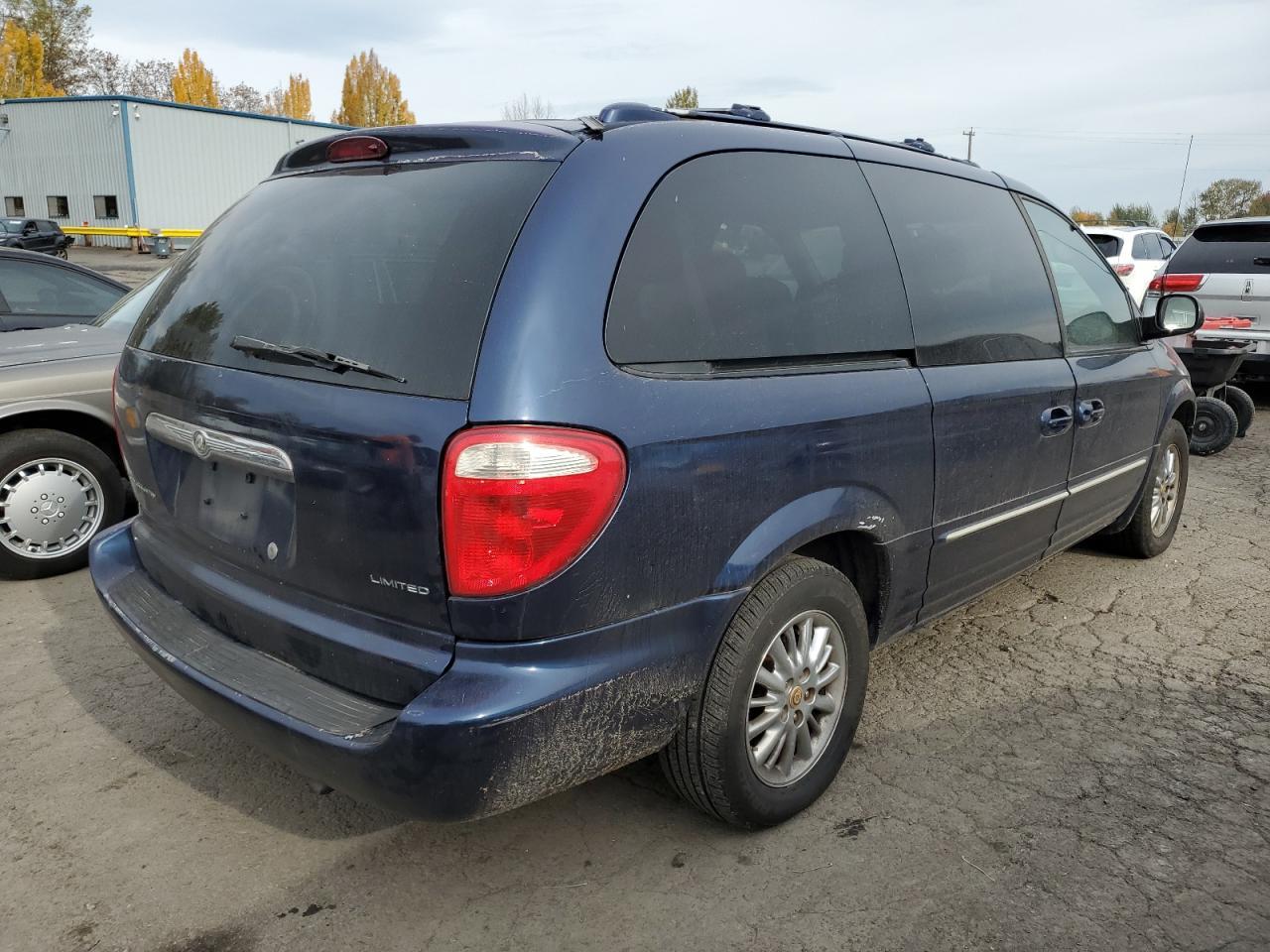 2002 Chrysler Town & Country Limited - Фото 3