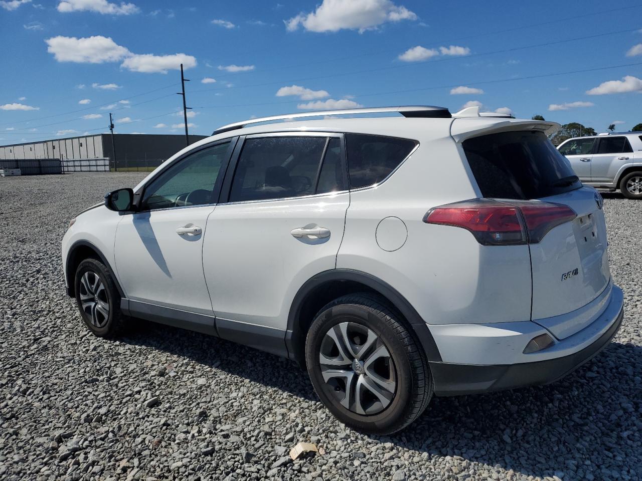 2017 Toyota Rav4 Le - Фото 2