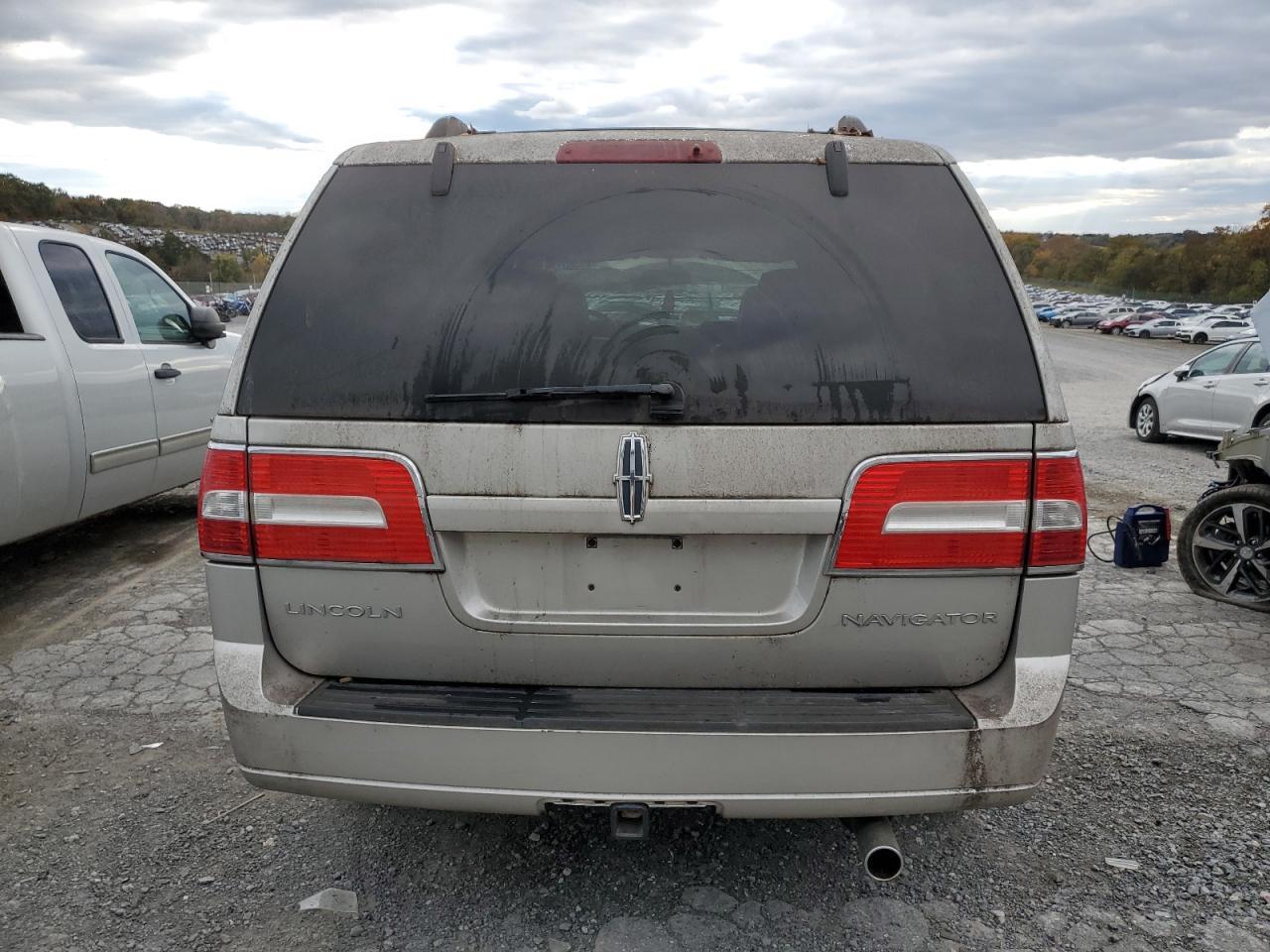 2007 Lincoln Navigator - Image 6