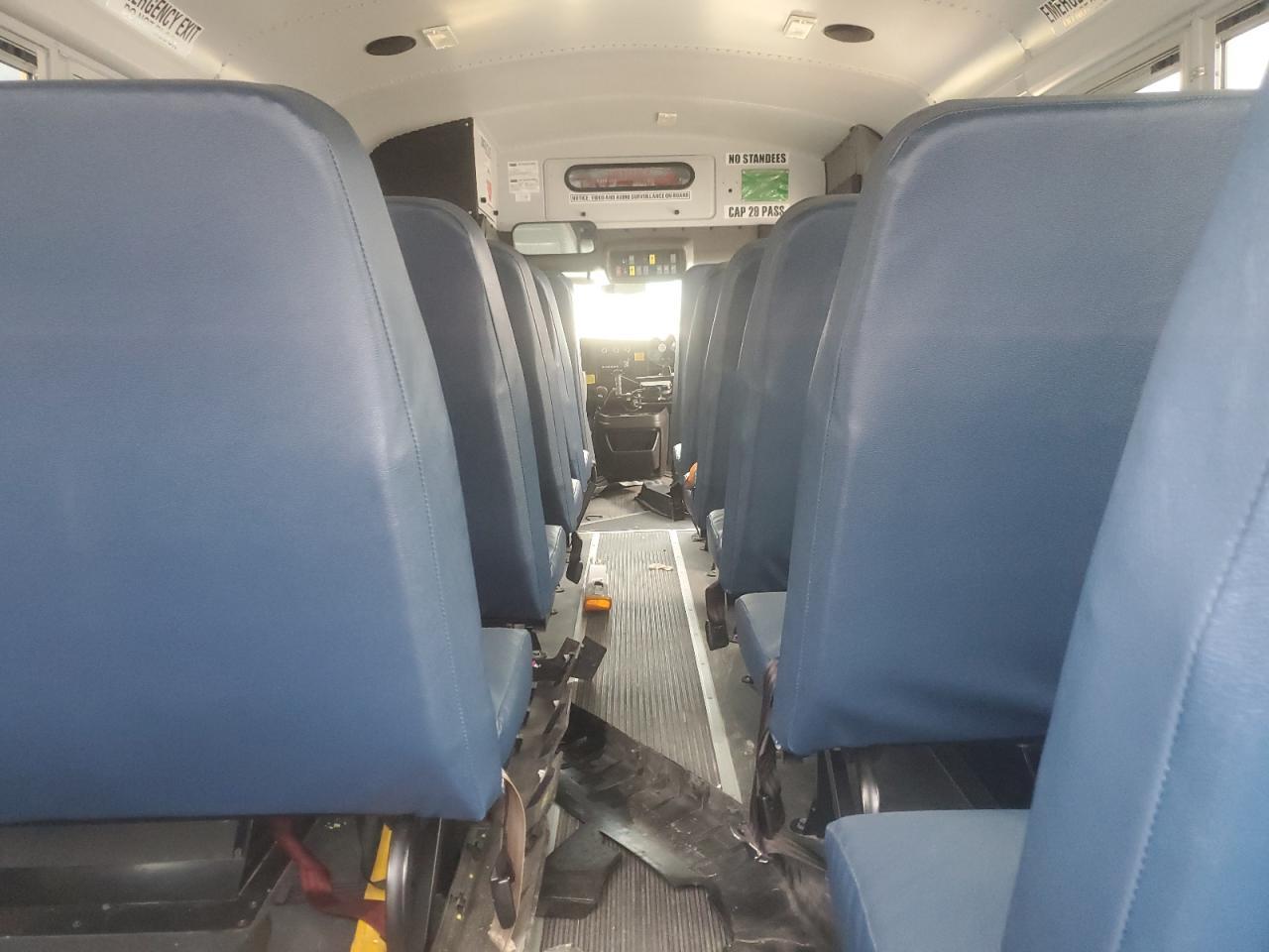 2017 Chevrolet Express G4 - Фото 6