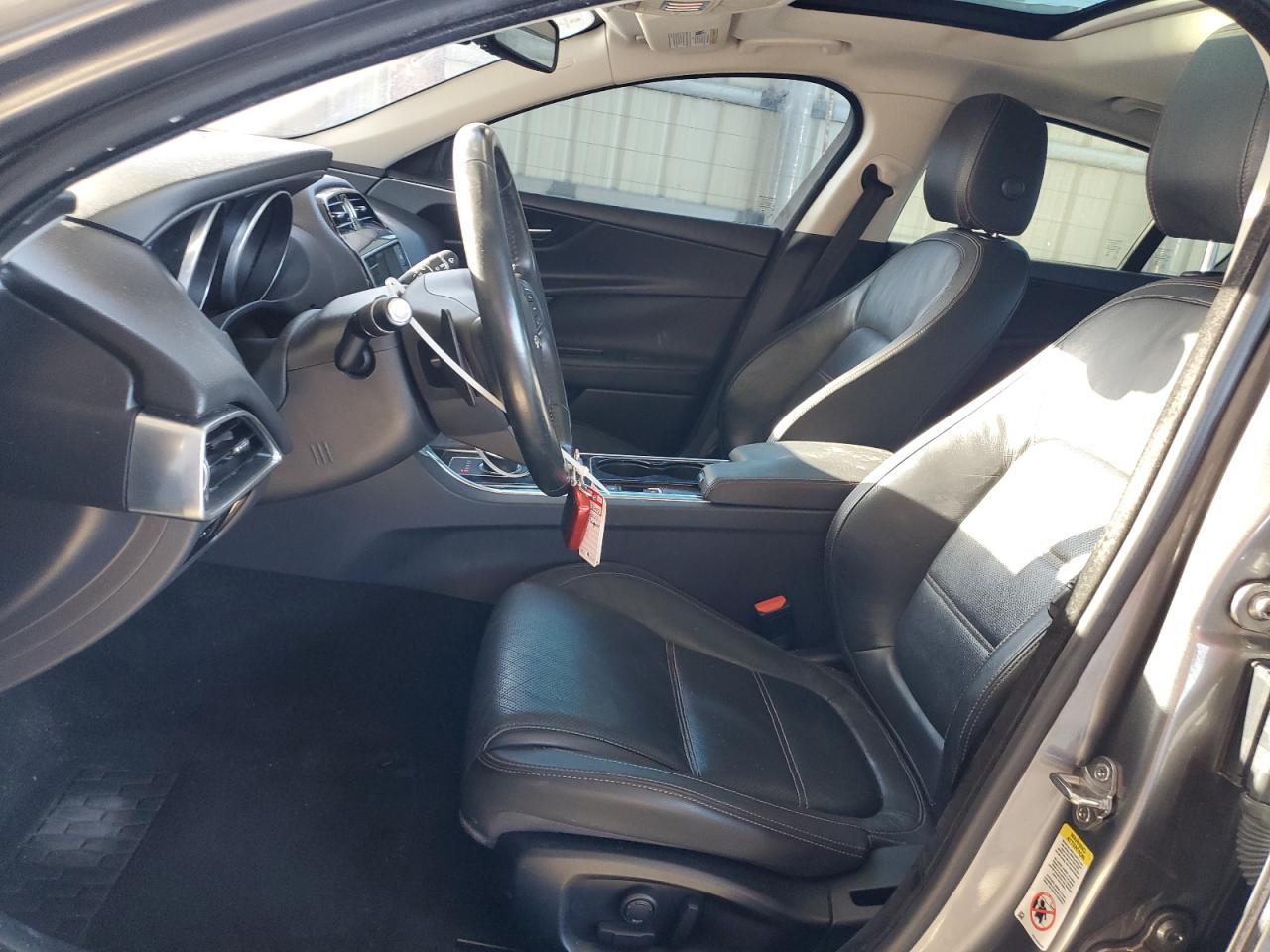 2017 Jaguar Xe Prestige - Image 7