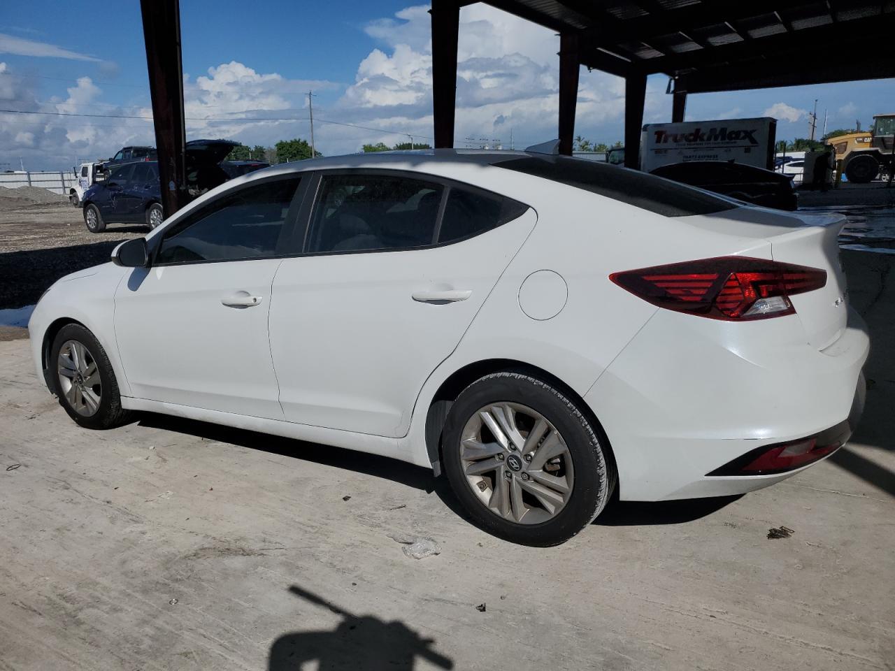 2019 Hyundai Elantra Sel - Image 2