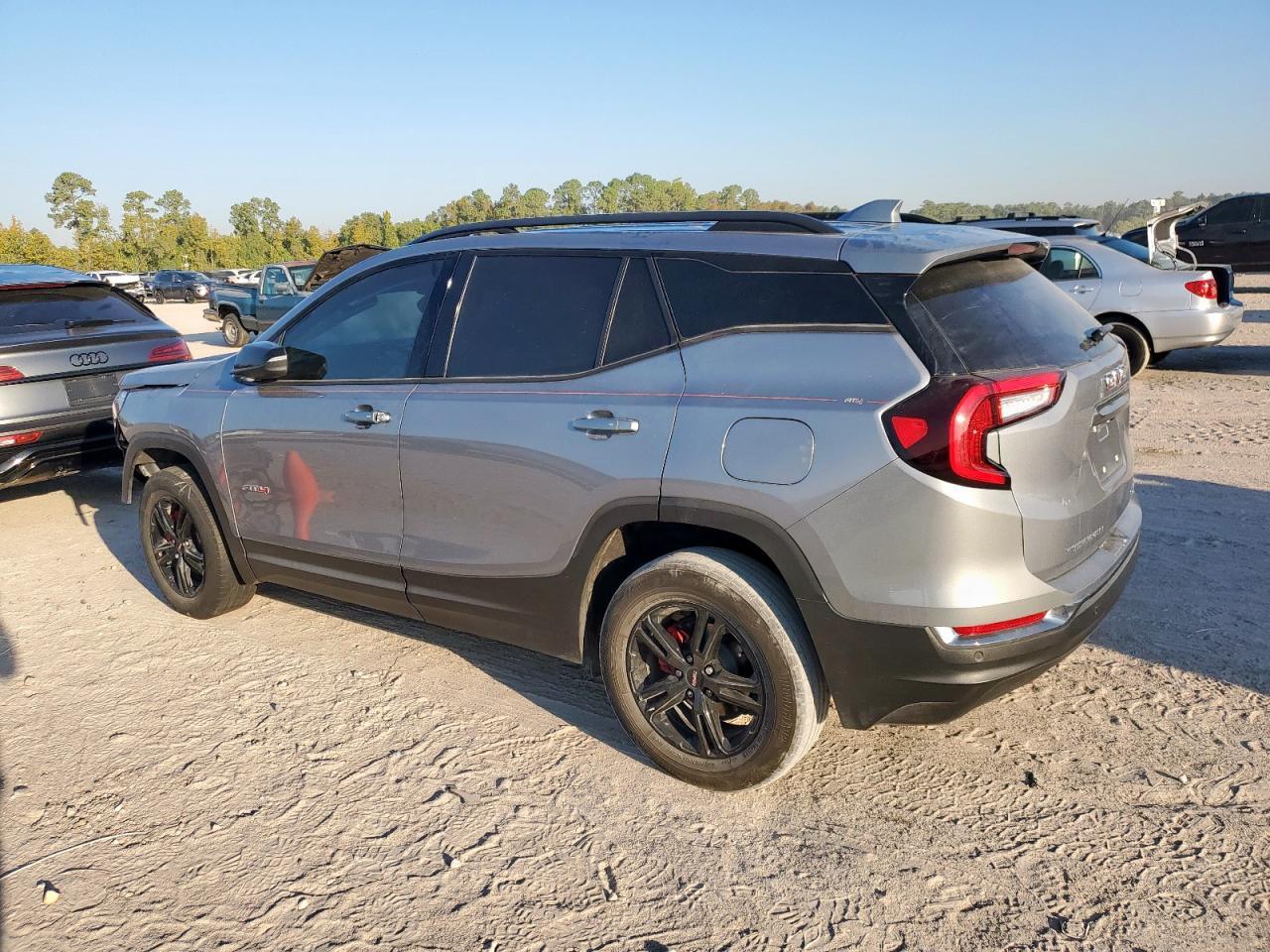 2024 GMC Terrain At4 - Фото 2