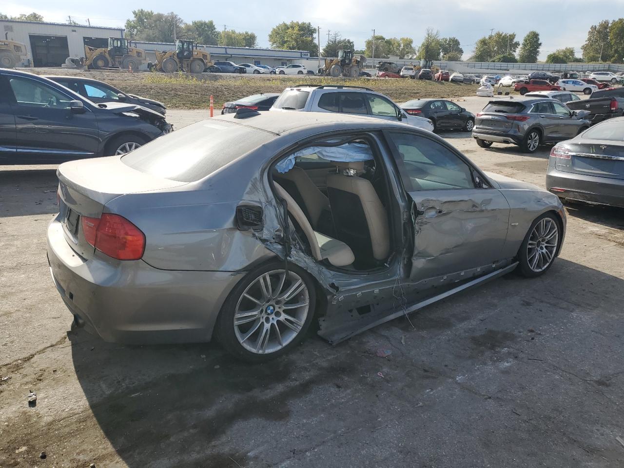2010 BMW 335 Xi - Фото 3