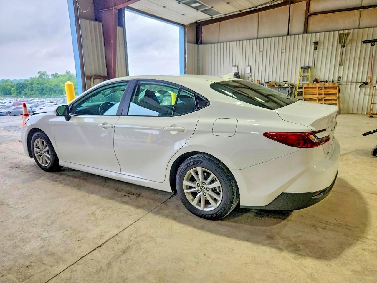2025 Toyota Camry Le - Фото 2