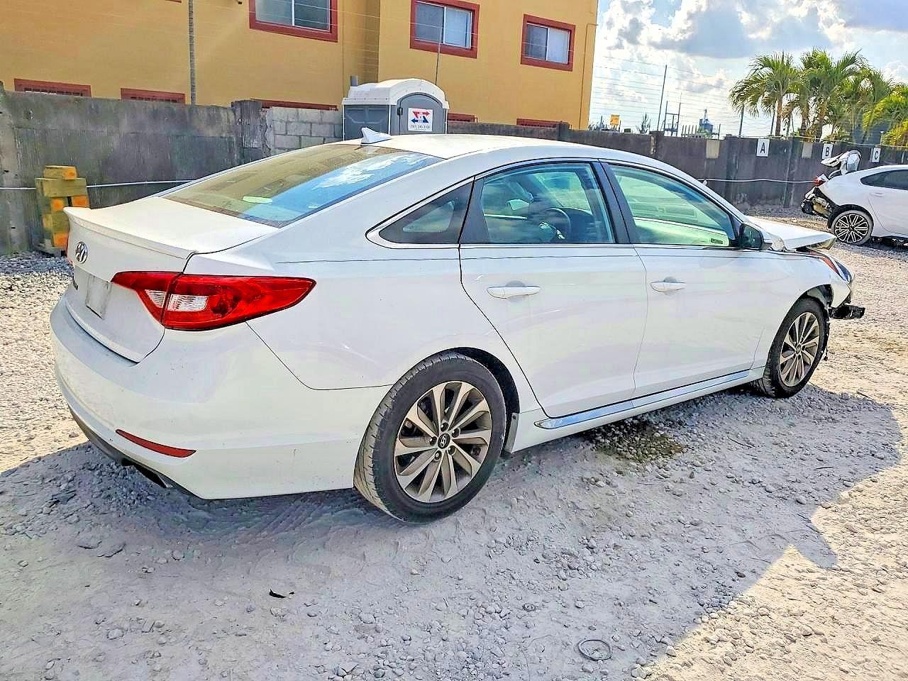 2017 Hyundai Sonata Sport - Image 3